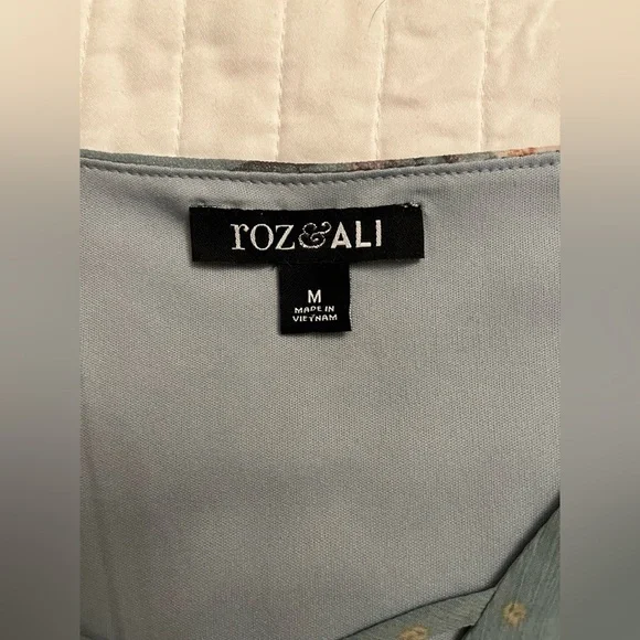 Roz & Ali Double Ruffle Sleeve Bubble Hem Floral Blouse - Picture 8 of 8